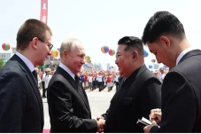 Putin Surati Kim Jong-un:...