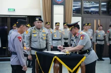Kapolri Resmi Lantik...