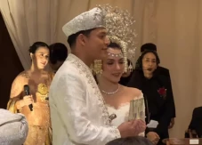 Penyanyi Adikara dan...