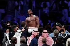Anthony Joshua Mudah...