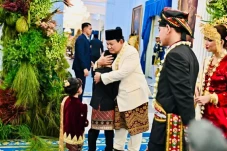 Momen Prabowo Peluk...