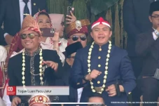 Asyiknya Seskab Teddy...