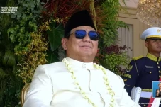 Makna Baju Adat Demang...
