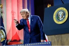 Trump: China Tak Akan...