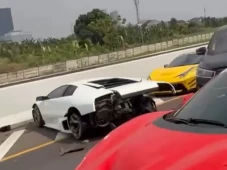Bisikan Setan: Lamborghini...