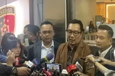 Ridwan Kamil Terima...