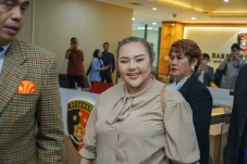 Lisa Mariana Tantang...
