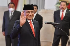 Ikuti Langkah Singapura,...