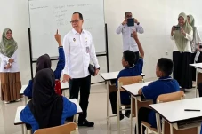 Tinjau Sekolah Rakyat...