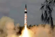 India Uji Rudal Agni-5...