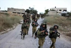 Israel Lancarkan Serangan...