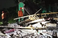41 Rumah dan Fasilitas...