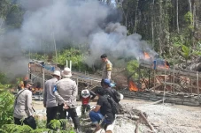 Polda Riau Lanjutkan...