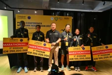 Mengukir Sejarah di...