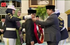 Terima Bintang Mahaputera...