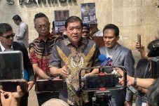 Pertimbangan Hakim Gugurkan...