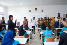 Tinjau Sekolah Rakyat...