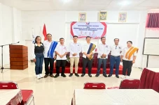 Safari Politik ke Sumba...