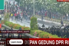 Demo di Depan Gedung...