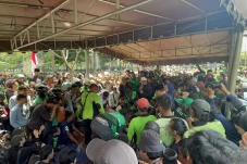 Di Depan Mako Brimob,...