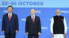 Dimusuhi AS, Modi Dekati...