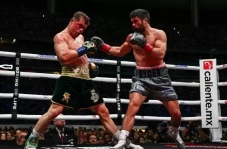 Canelo Kalahkan John...