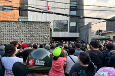 Jarah Rumah Sahroni,...