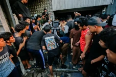 Tak Hanya Barang Berharga,...