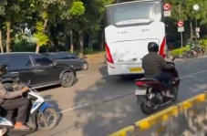 Jalan Depan DPR Arah...