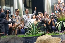 Warga Pati Demo Bupati...