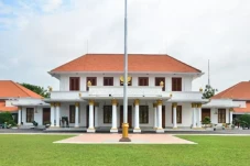 Sejarah Gedung Grahadi:...