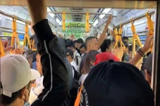 KRL Jakarta-Bogor Dipadati...