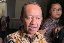 Adies Kadir Dinonaktifkan...