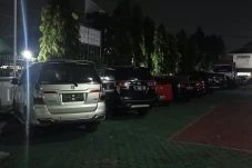 KPK Sita 15 Mobil Anggota...