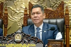Pendidikan Adies Kadir,...