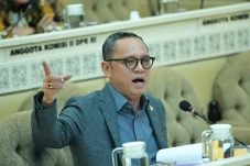 Emrus Sihombing: Kritik...