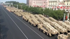 Melalui Parade Militer...