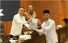 Dialog dengan Pimpinan...