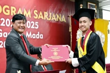 Cita-cita Jadi Notaris,...
