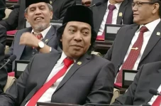 Adul Ungkap Komeng Kangen...