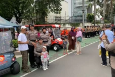 Ribuan Orang Padati...