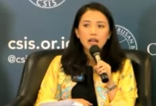 Puteri Komarudin Menpora...