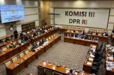 DPR Soroti Ada Calon...