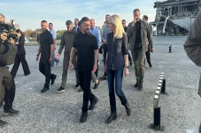 Zelensky: Trump Memberikan...