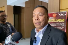 Keluarga Mendiang Arya...