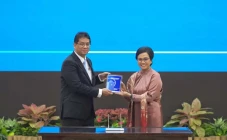 Serahkan Jabatan Menteri...