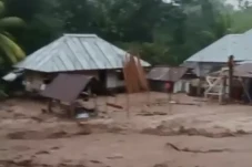 Banjir Bandang Terjang...