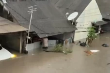 Banjir Terjang Bali,...