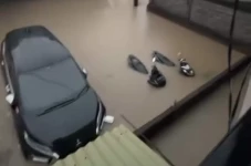 Banjir Terjang Bali,...
