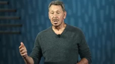 Larry Ellison Kalahkan...